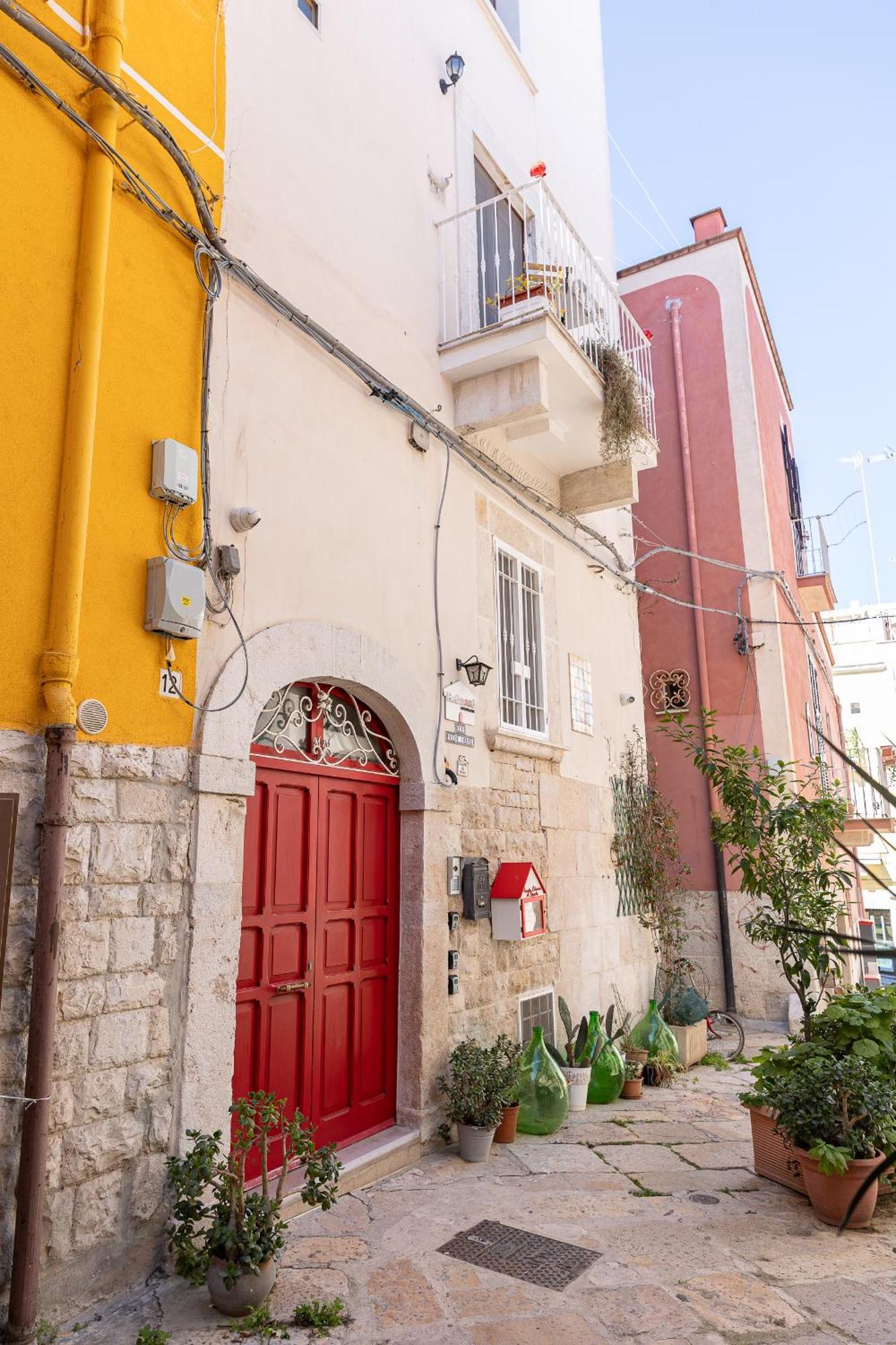 Centro Storico Redmood House A 5 Min Dal Mare, Breakfast, Aria Condizionata, Wi-Fi E Netflix Daire Barletta Dış mekan fotoğraf